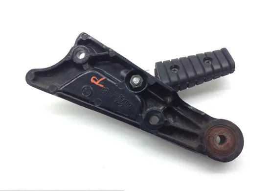 Right Rear Back Passenger Peg Bracket Side 2006 Yamaha Vmax 1200 VMX1200 1473A