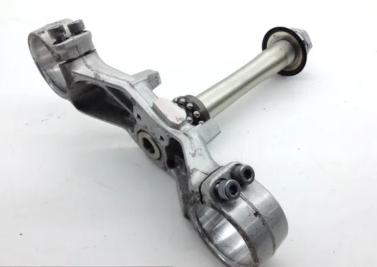Lower Triple Tree Bottom Fork Clamp Shaft 2004 Yamaha YZF R1 1610A
