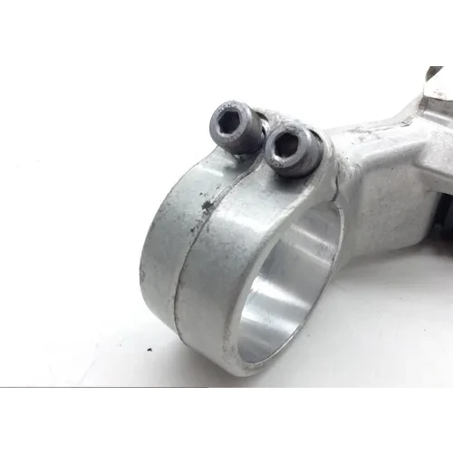 Lower Triple Tree Bottom Fork Clamp Shaft 2004 Yamaha YZF R1 1610A 7