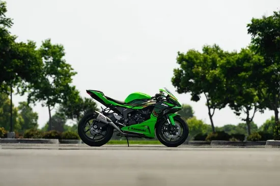 Yoshimura AT2 Street Slip On SS CF Exhaust Pipe Muffler