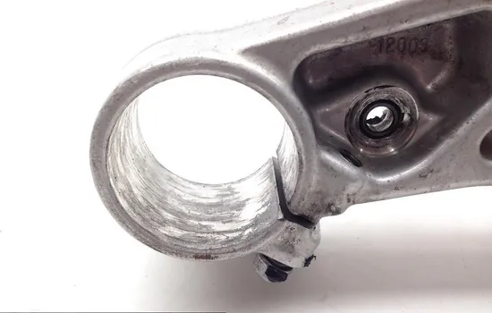 Lower Triple Tree Bottom Fork Clamp Shaft 2007 Triumph Daytona 675 1646 x