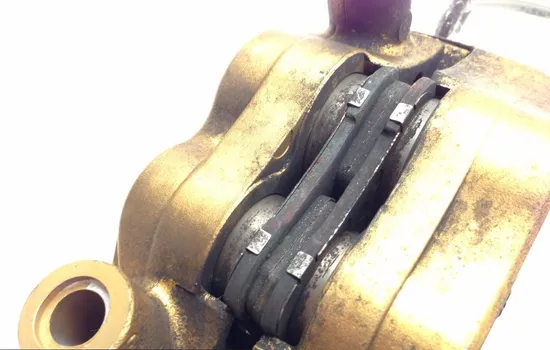 Left Right Front Brake Calipers Pads Set 2007 Triumph Daytona 675 1646