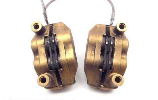 Left Right Front Brake Calipers Pads Set 2007 Triumph Daytona 675 1646