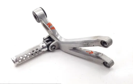 Right Rear Back Passenger Peg Bracket Side 2002 Yamaha YZF R6 1838A x