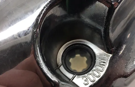 Engine Clutch Cover 2005 Suzuki Boulevard C50T 1882 x