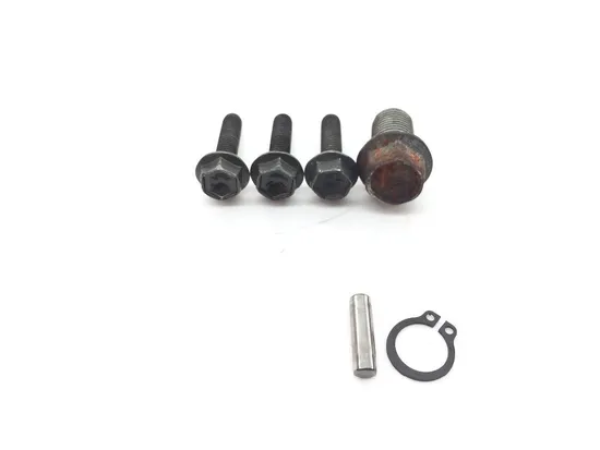 Engine Oil Pump Assembly 2005 Suzuki Boulevard C50T 1882