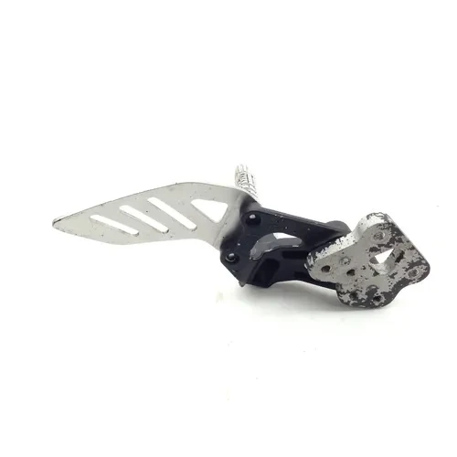 Left Side Rearset Bracket 2007 Suzuki GSXR750 1928 x 8