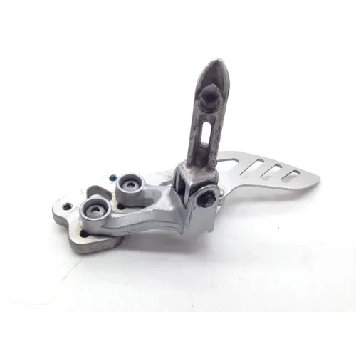 Left Side Rearset Bracket 2007 Suzuki GSXR600 1933 x 5