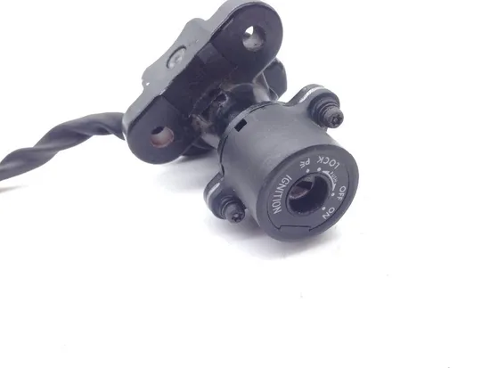 Lockset Ignition Trunk Tank Gas Cap Key 2007 Suzuki GSXR600 2022 x