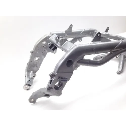 Main Frame Chassis 2001 Triumph Daytona 955i 1661A 9