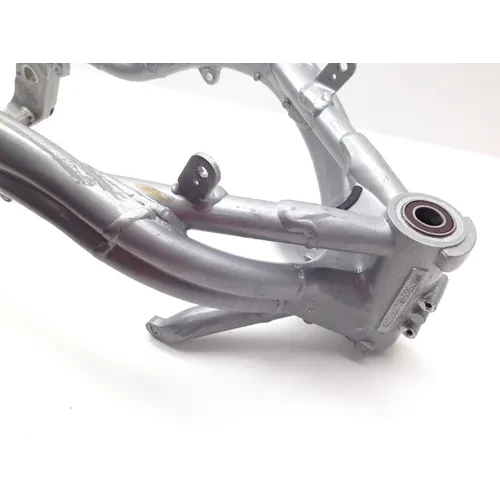 Main Frame Chassis 2001 Triumph Daytona 955i 1661A 5