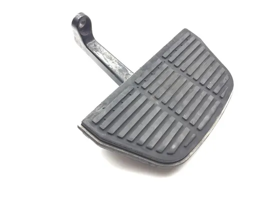 Right Passenger Floorboard 2004 Harley-Davidson Electra Glide FLHT 2177