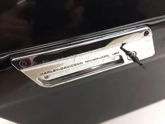 Left Saddlebag 2004 Harley-Davidson Electra Glide FLHT 2177 x