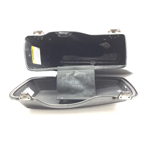 Left Saddlebag 2004 Harley-Davidson Electra Glide FLHT 2177 x 17