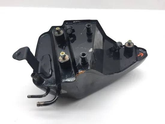 Engine Oil Tank 2001 Harley-Davidson Sportster 883 XLH883 2316 x