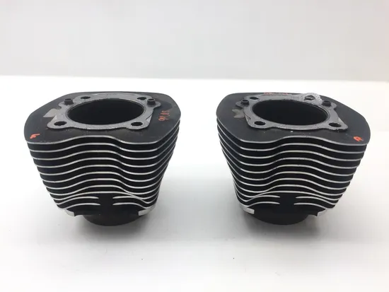 Front Rear Cylinder Jugs w Pistons 04 Harley Heritage Softail EFI FLSTCI 2327 x