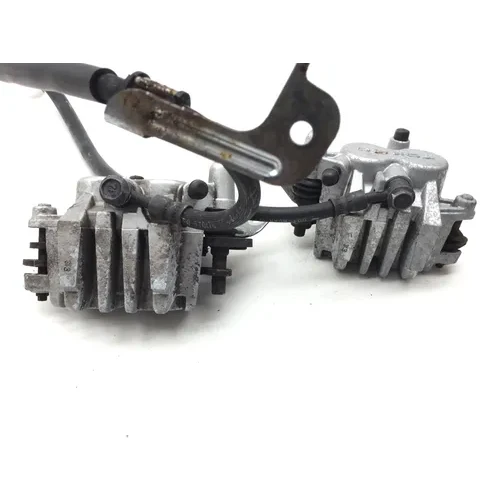 Left Right Front Brake Calipers Pads Set 2004 Suzuki Intruder 1500 VL1500 2391 x 4