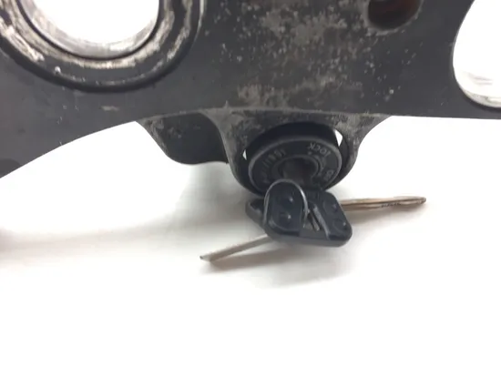 Lockset Ignition Trunk Tank Gas Cap Key 2005 Yamaha YZF R1 T/C Raven 2532A