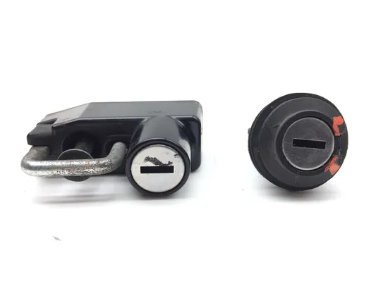 Lockset Ignition Key Steering Lock 08 Yamaha V Star 1100 XVS1100AW Classic 2604A