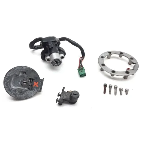 Lockset Ignition Trunk Tank Gas Cap Key 1998 Suzuki GSXR600 2615 x 3