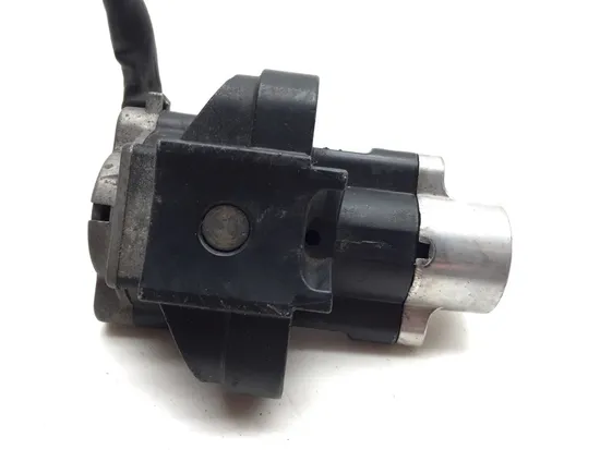 Lockset Ignition Trunk Tank Gas Cap Key 1998 Suzuki GSXR600 2615 x