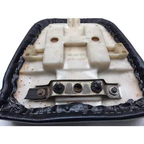 Rear Passenger Seat Back Pad Cushion 1998 Suzuki GSXR600 2615 x 17