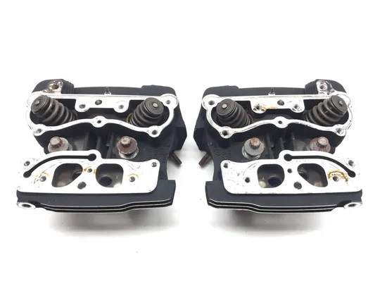 Front Rear Cylinder Head Set 2005 Harley Road King Classic EFI FLHRCI 2630 x