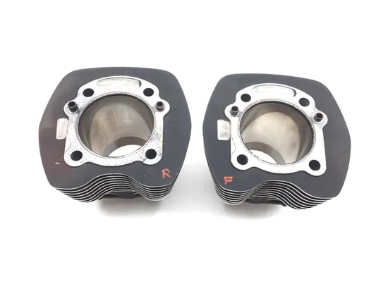 Front Rear Cylinder Jugs w Pistons 04 Harley Road King Custom EFI FLHRSI 2670A