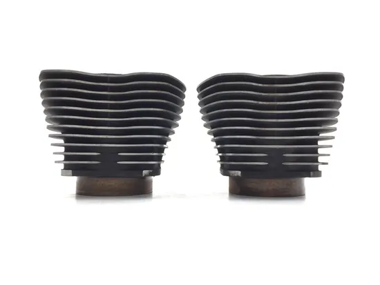 Front Rear Cylinder Jugs w Pistons 04 Harley Road King Custom EFI FLHRSI 2670A