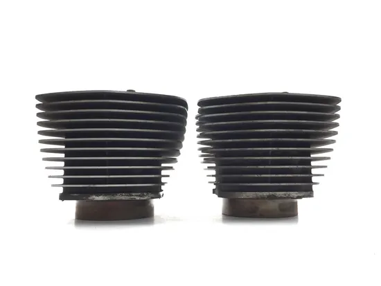 Front Rear Cylinder Jugs w Pistons 04 Harley Road King Custom EFI FLHRSI 2670A