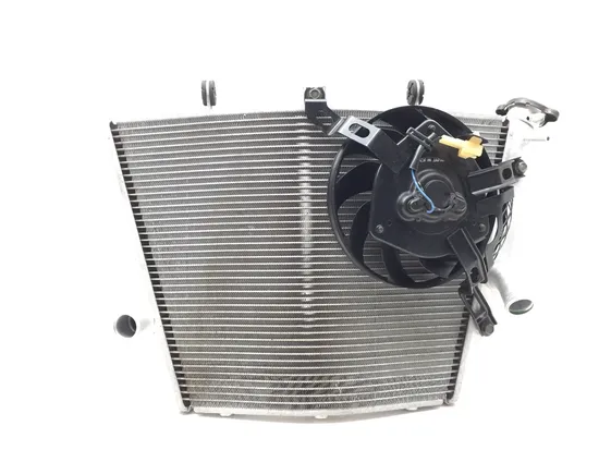 Radiator Cooling Front Fluid with Fan 2005 Suzuki GSXR1000 2690