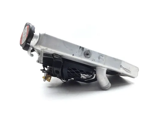 Radiator Cooling Front Fluid with Fan 2005 Suzuki GSXR1000 2690