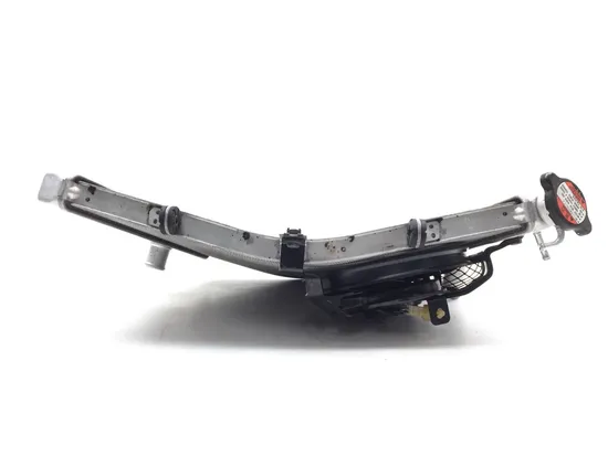 Radiator Cooling Front Fluid with Fan 2005 Suzuki GSXR1000 2690