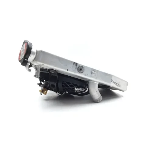 Radiator Cooling Front Fluid with Fan 2005 Suzuki GSXR1000 2690 4