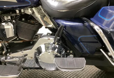 Left Right Set Passenger Peg Bracket 00 Electra Ultra Classic EFI FLHTCUI 2685