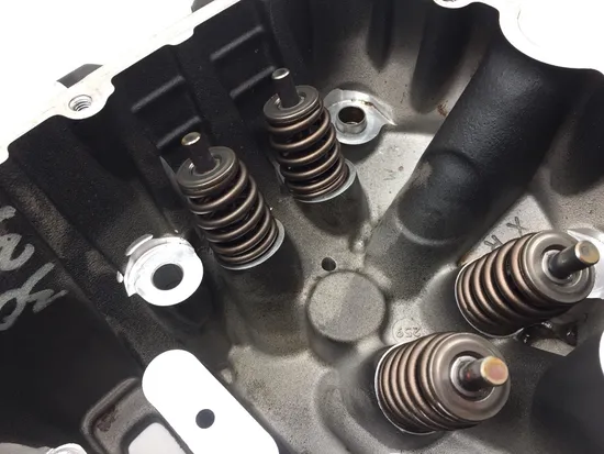 Engine Cylinder Head Complete W Cams Rear 2011 Victory Vision 8 Ball 2740A x