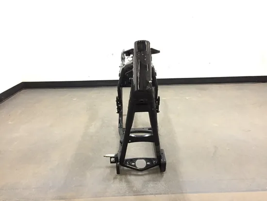 Main Frame Chassis CLN 2004 Harley Electra Glide Ultra Classic EFI FLHTCUI 2729A