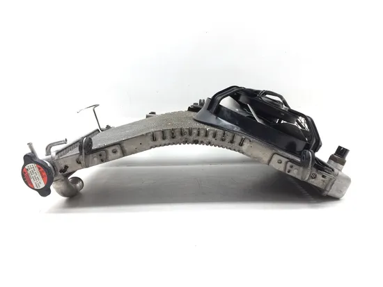 Radiator Cooling Front Fluid with Fan 2007 Suzuki Hayabusa GSX1300R 2765A x