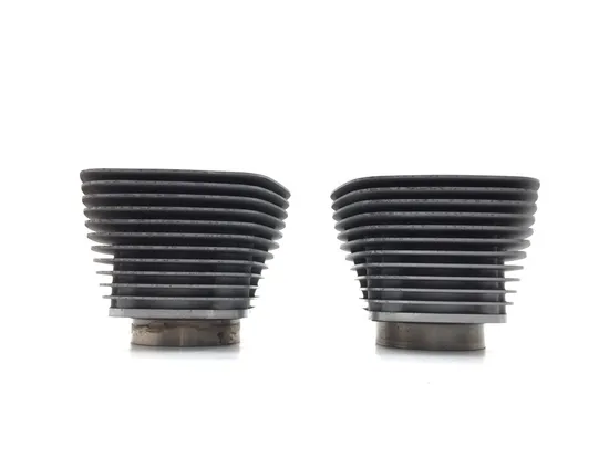 Front Rear Cylinder Jugs w Pistons 04 Harley-Davidson Electra Glide FLHT 2799A