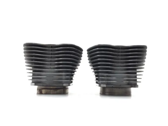 Front Rear Cylinder Jugs w Pistons 04 Harley-Davidson Electra Glide FLHT 2799A