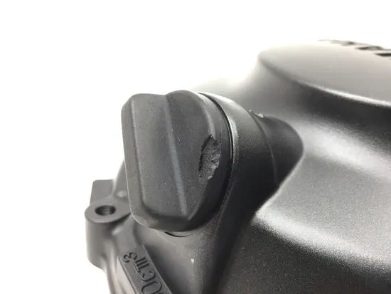 Engine Clutch Cover 2005 Yamaha YZF R6 2827A x