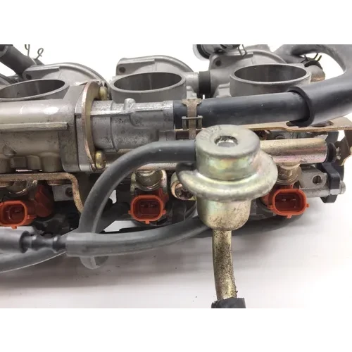 Throttle Body with Injectors 2005 Yamaha YZF R6 2827A 17