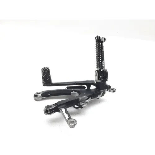 Right Rearset Brake Bracket Foot Peg 2005 Yamaha YZF R1 Raven 2858A x 11