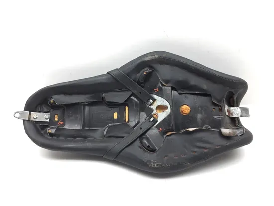 Seat 2004 Harley-Davidson Sportster 1200 Custom XL1200C 2861A x