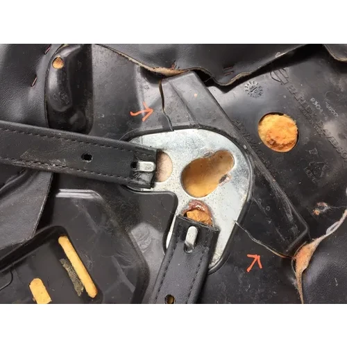 Seat 2004 Harley-Davidson Sportster 1200 Custom XL1200C 2861A x 18