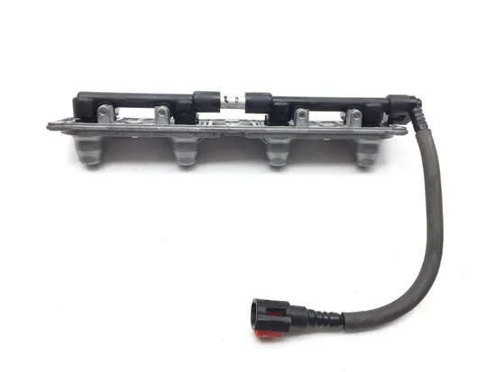 Engine Fuel Priming Rail 2006 Kawasaki Ninja ZX6RR ZX600N 2872A