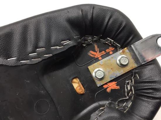 Seat 2004 Harley-Davidson Sportster 883 Custom XL883C 2883A x