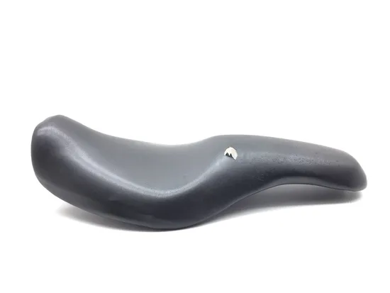 Seat 2004 Harley-Davidson Sportster 883 Custom XL883C 2883A x