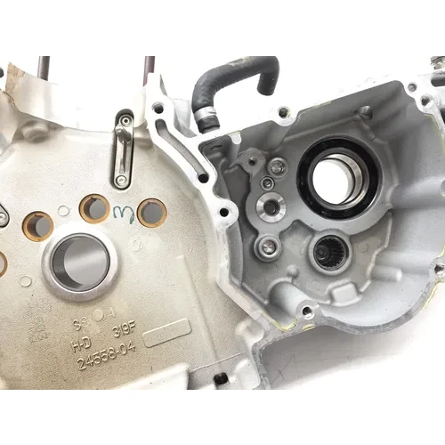 Engine Left Right Center Cases 2004 Harley-Davidson Sportster 883 XL883 2887A 20