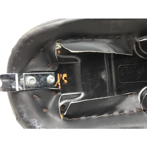 Seat 2006 Harley-Davidson Sportster 1200 Custom XL1200C 2915A x 17